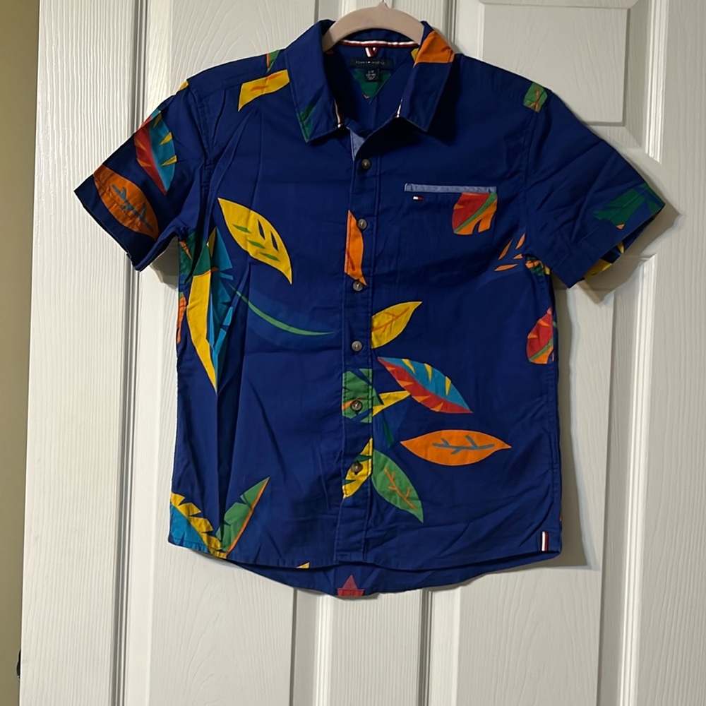 Tommy Hilfiger shirt for boys perfect for beach